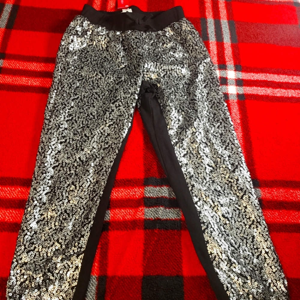 New-🆕️-NWT- Xhileration Girls size 10/12 silver / black squin joggers